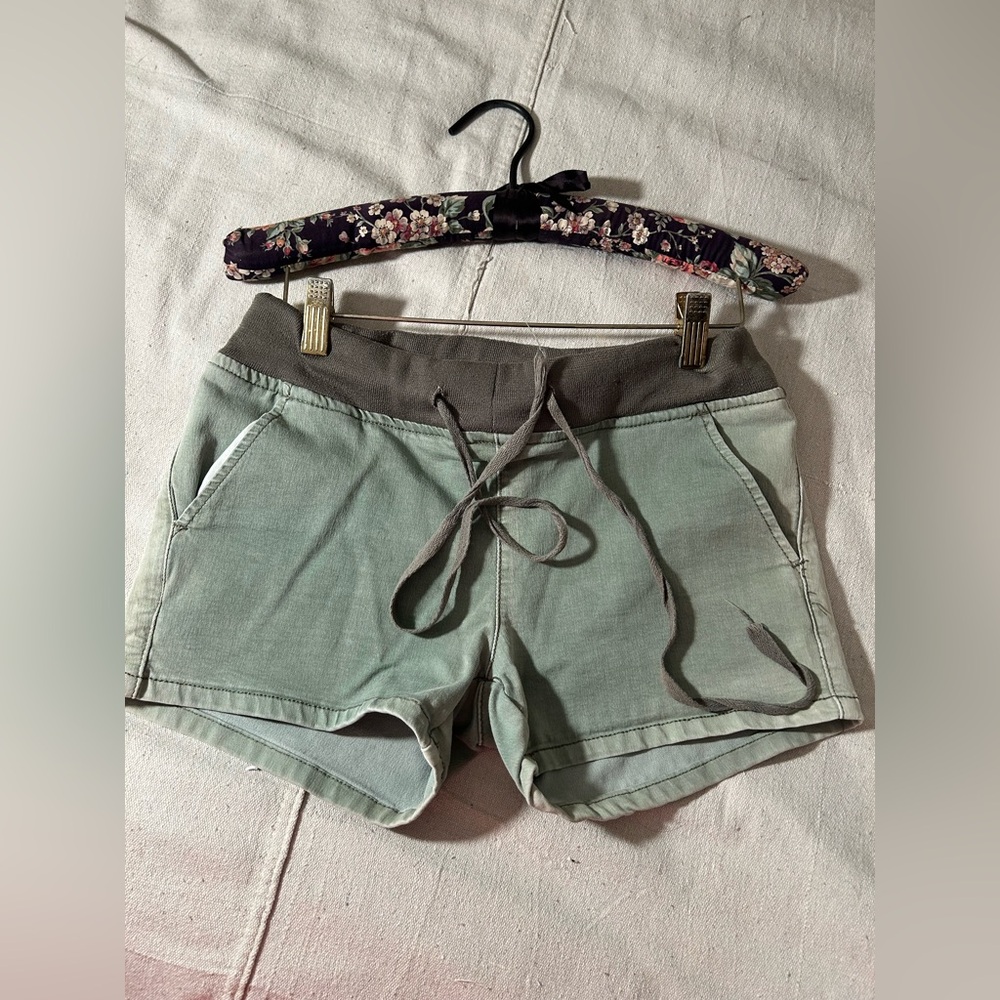 Light army Green faded Casual drawstring lounge Shorts size small